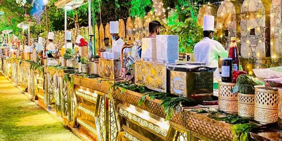Benefits Of Hiring Professional Caterers For Small Diwali Gatherings_Floodlightz