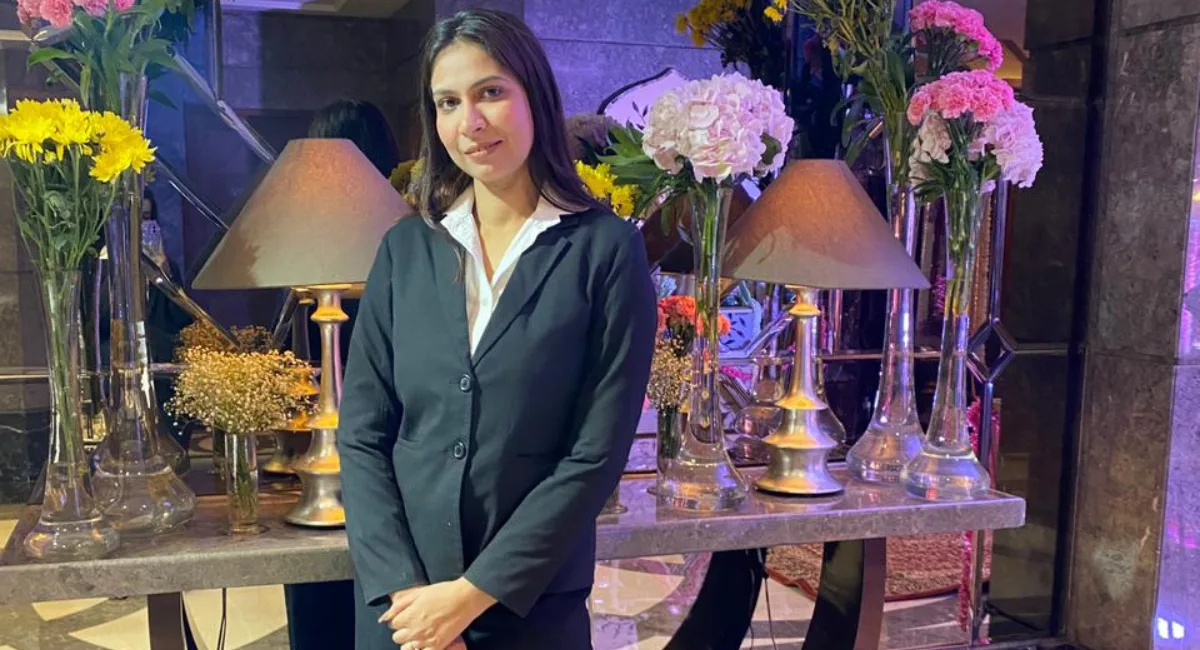 Professional Support: Hostesses For The Haat Of Art Delhi