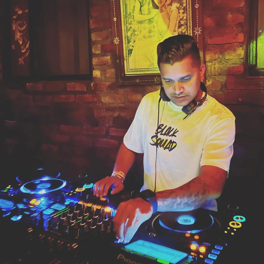 Custom Playlists For Private Celebrations_Floodlightz_Events