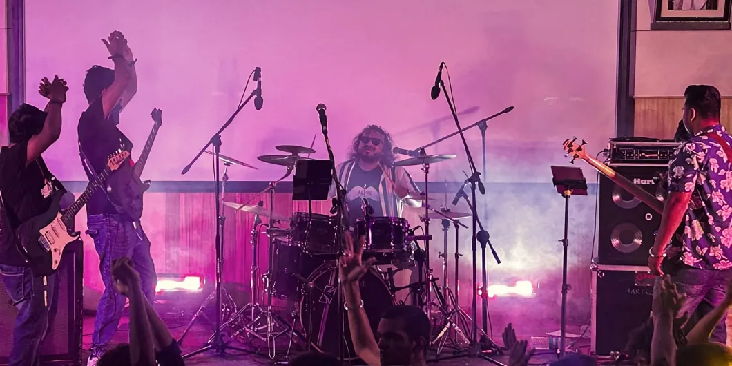 How To Choose The Best Live Band In Delhi_Floodlightz_Events