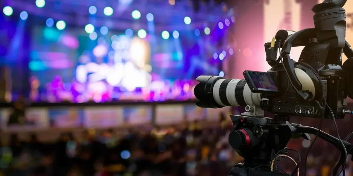 Experienced Photographer Team_Floodlightz