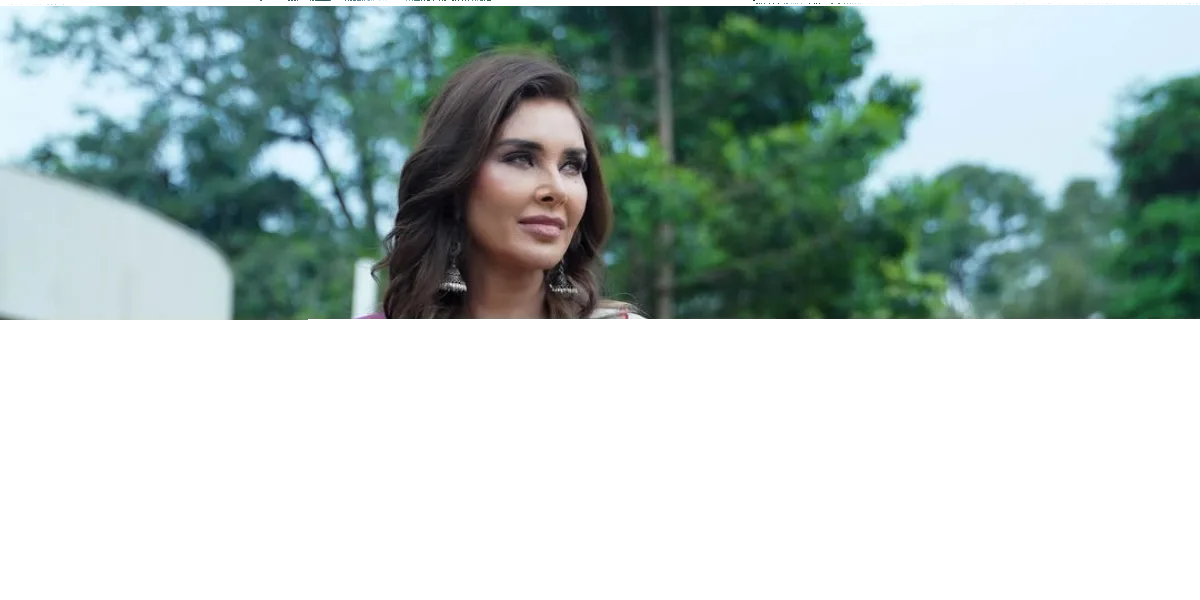 Lisa Ray_Bollywood Celebrity
