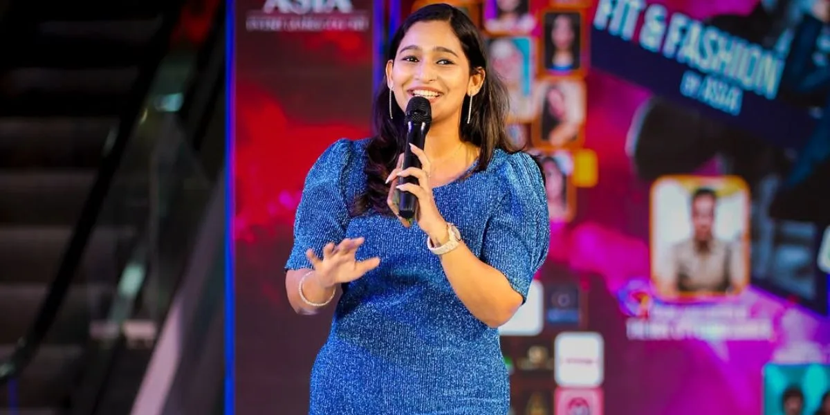 Anchor In Delhi For Weddings: Female Anchor For Sangeet, Haldi And Events Guide_Floodlightz_Events