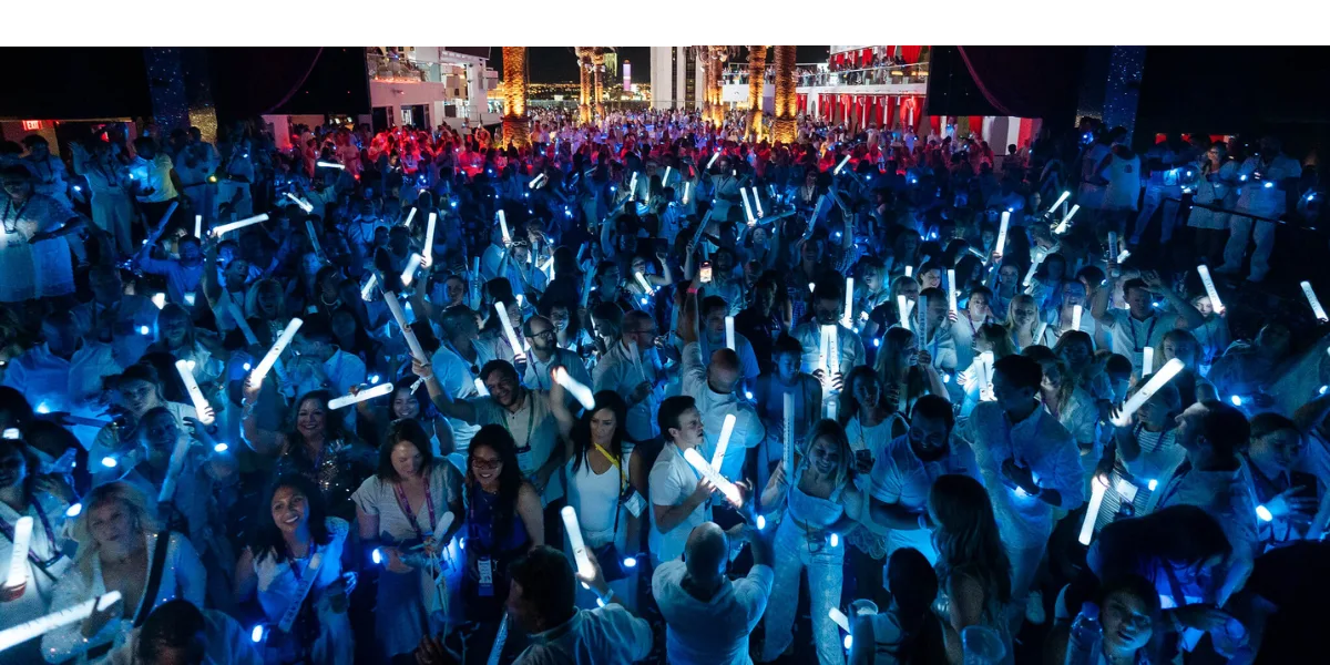 Why Live Entertainment Is Better Than Recorded Music_Floodlightz_Events