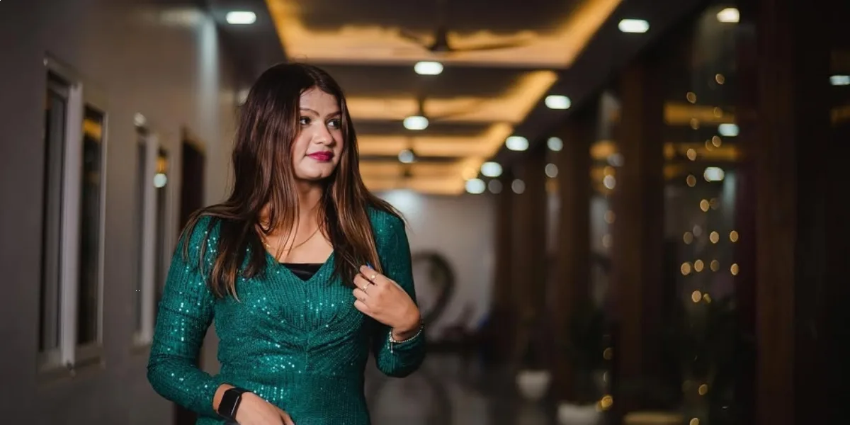 Leading Female Anchor In Lucknow With Style & Confidence_floodlightz_Eventz