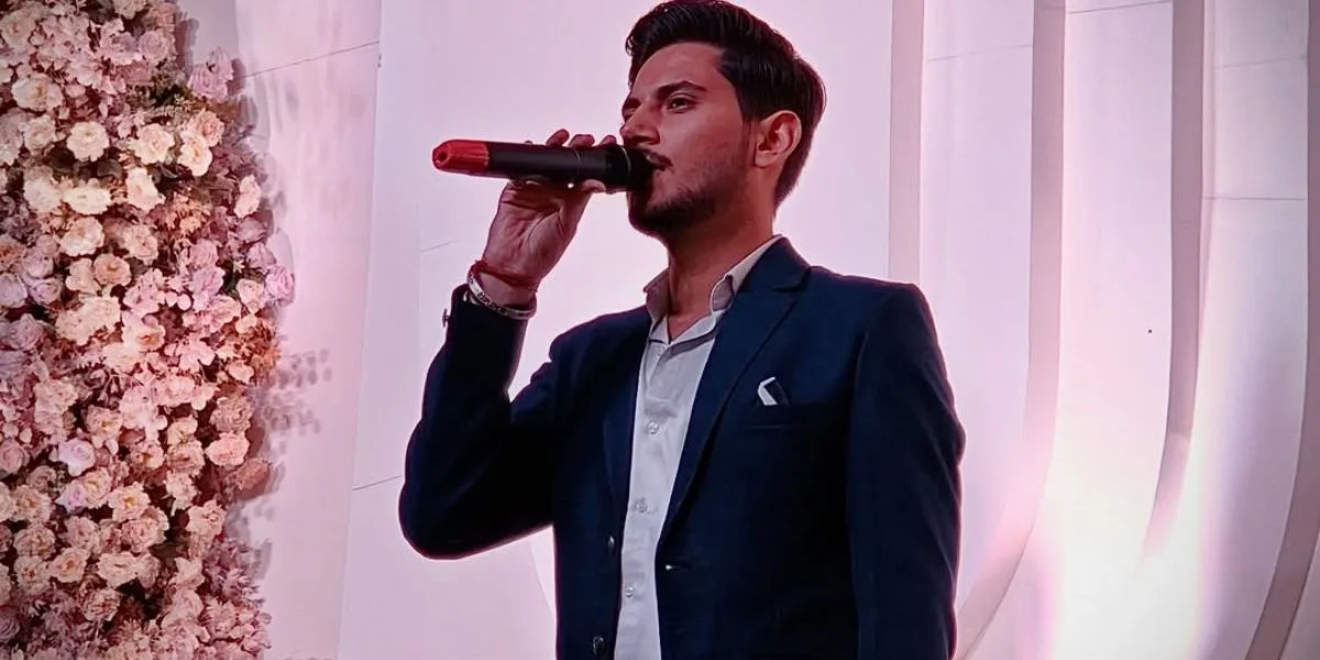 Best Corporate Event Anchor In Delhi NCR _floodlight_eventz