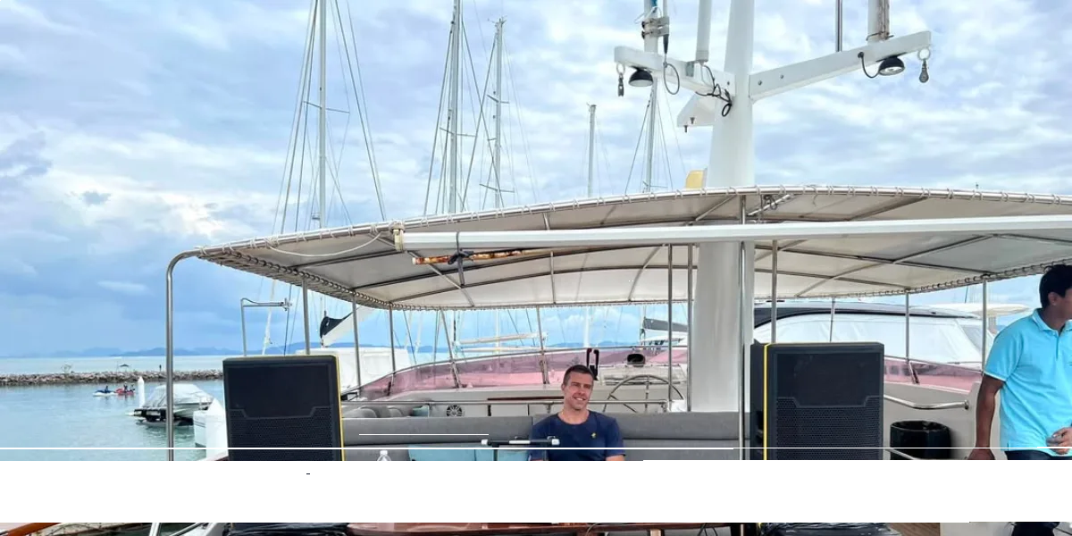 DJ For Corporate Events & Professional Productions_Floodlightz Events_