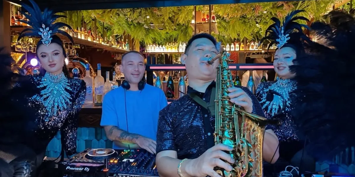 Versatile Musician/Band For All Occasions_Floodlightz Events_