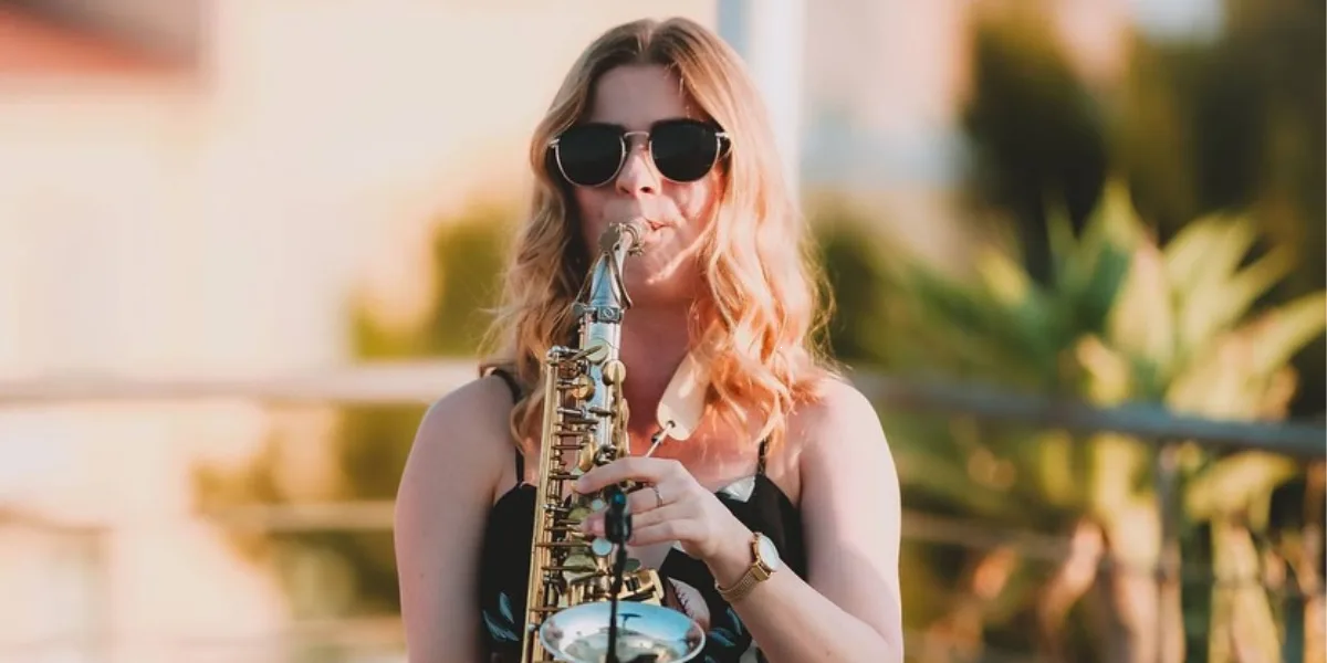 Female Saxophonist For Events – Versatile & Stylish Performances_Floodlightz Events_