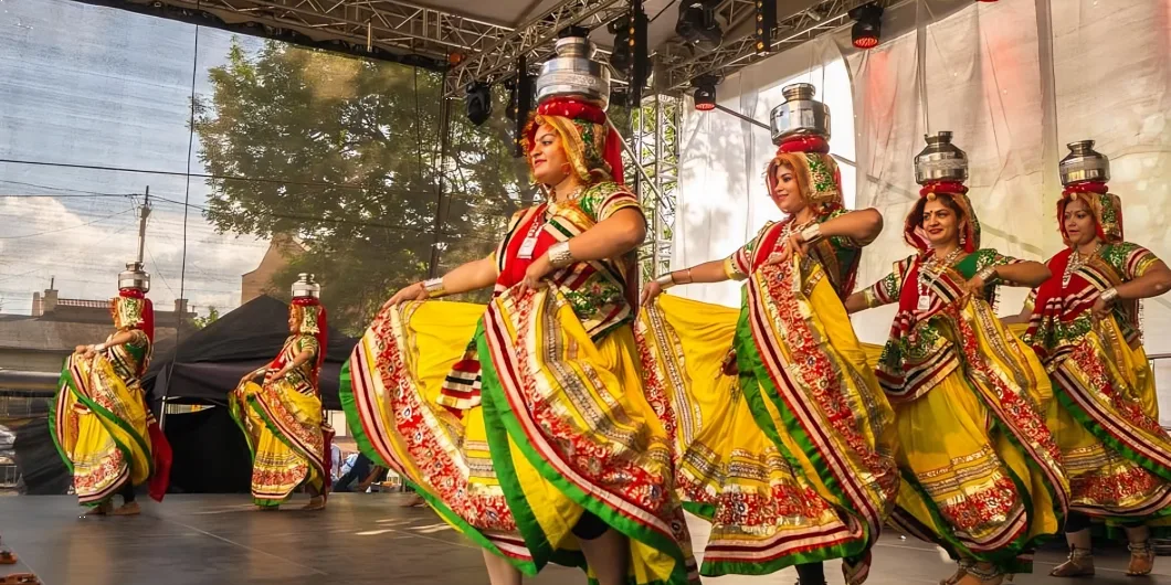Female Dance Troupe For Mesmerizing Performances_Floodlightz Events_