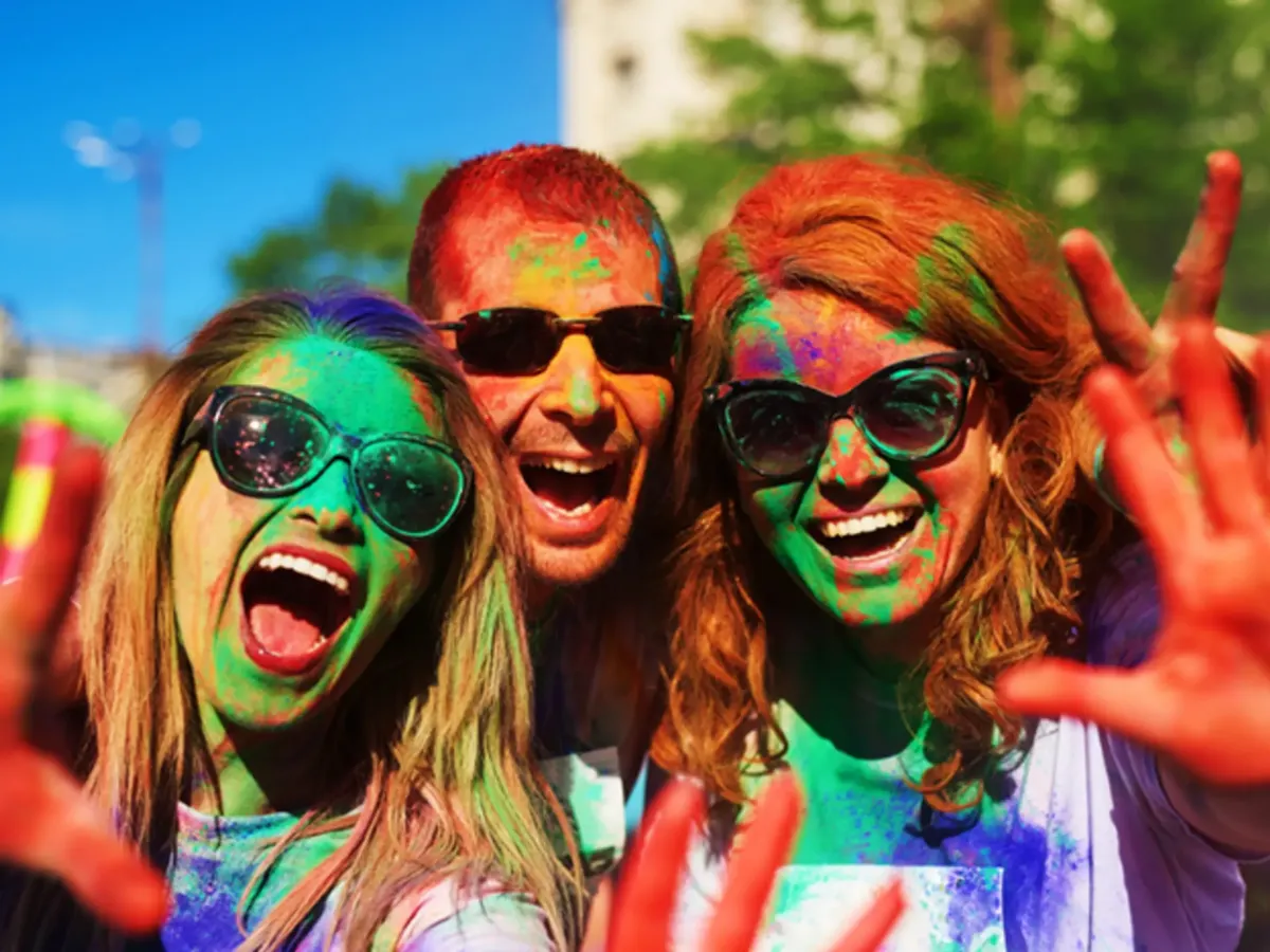 Holi-Decorator